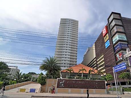 View Talay 6 Pattaya Beach Condominium by Honey