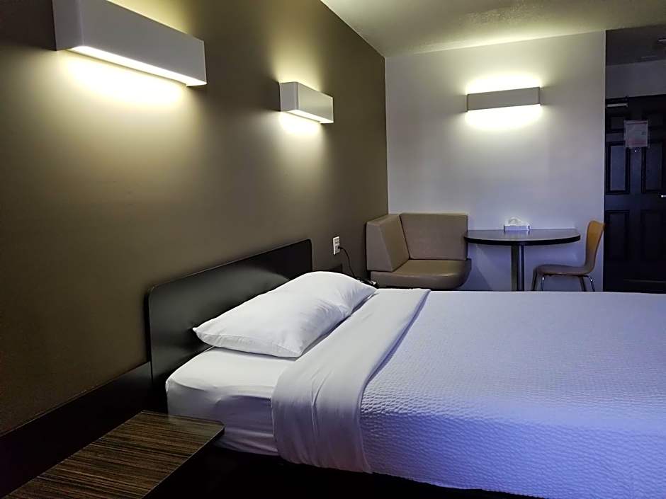 Joys Inn Innisfail, AB