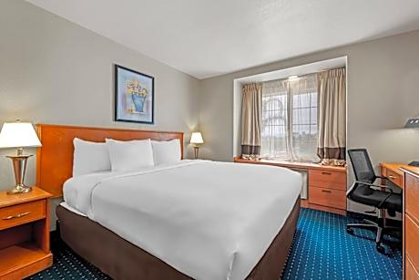 King Suite - Accessible/Non-Smoking