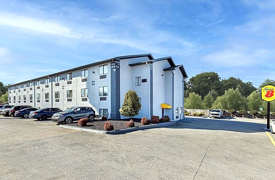 Super 8 by Wyndham Johnson City