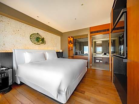 Executive Suite with King Bed