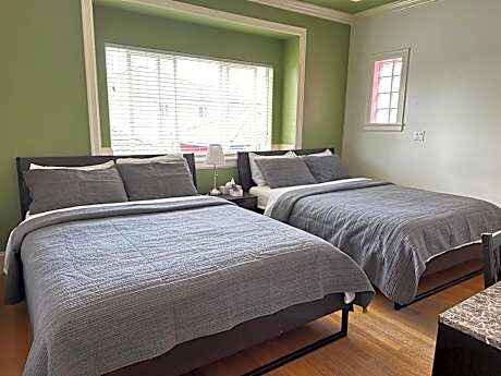 Quadruple Room with Private Bathroom