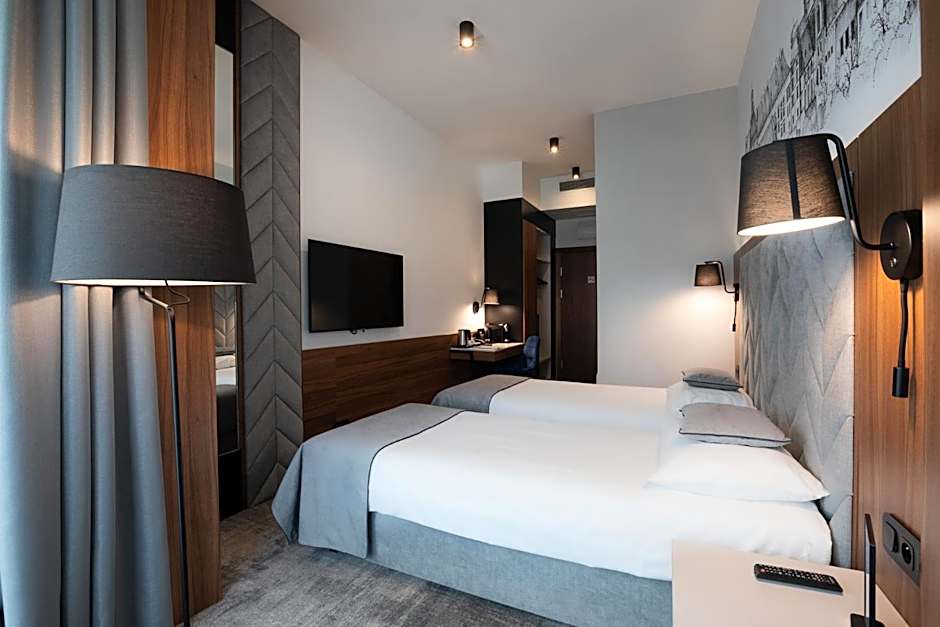 Garden Square Hotel
