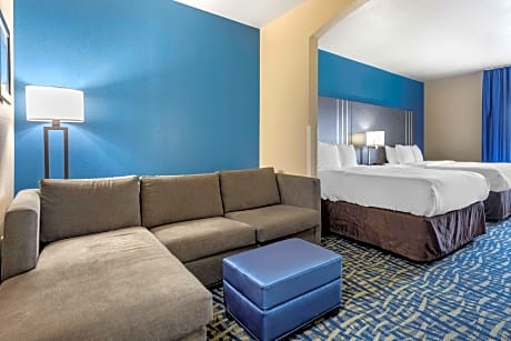 2 Queen Beds, Suite, Nonsmoking