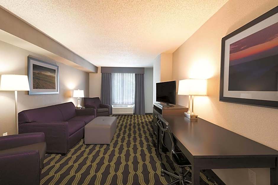 La Quinta Inn & Suites by Wyndham Lynchburg At Liberty Univ.