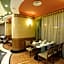 Al Muna Kareem Hotel- EX LEADER