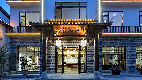 Floral Enshi Guli B & B