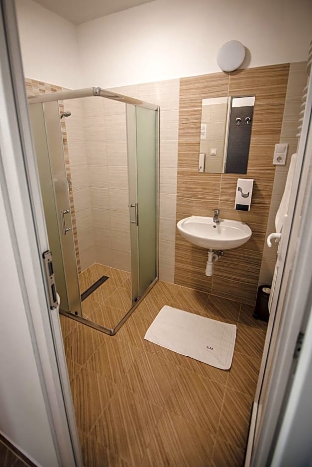 Tenisz Panzió - Baja