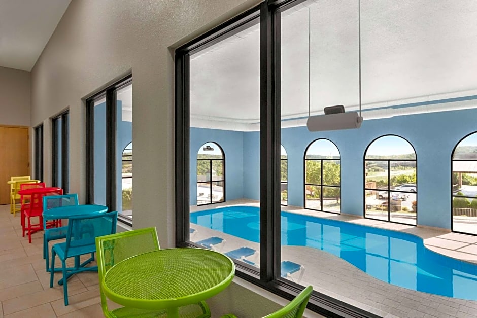 AmericInn by Wyndham Branson & Conference Center