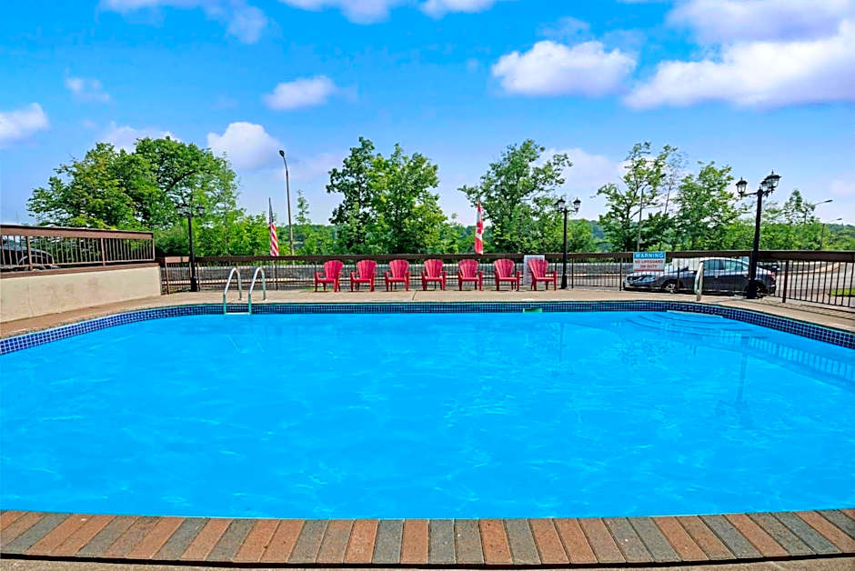 Super 8 by Wyndham Niagara Falls North