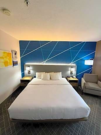 Comfort Inn & Suites Market Center