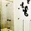 HAB PTa B ÁREA DE VILLAS DENTRO DEL HOTEL Junto al Krystal EN IXTAPA WIFI 2A 1M Con playa