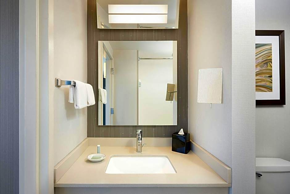 Courtyard by Marriott Chicago Downtown/Magnificent Mile