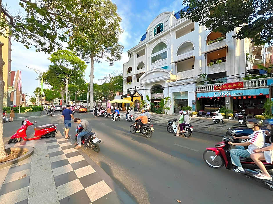Joi Boutique Bãi Trước
