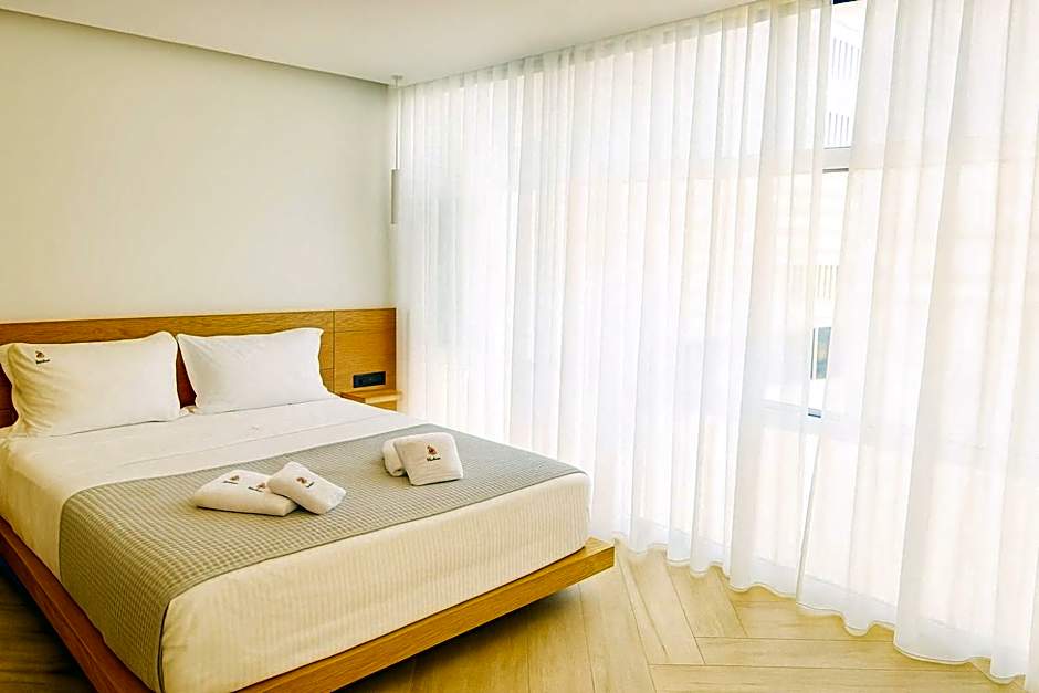 Triple A - Chic & Elegant by the Market - FREE parking!