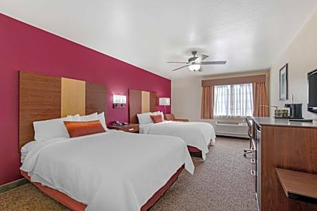 2 Queen Beds Non-Smoking Microwave And Refrigerator Wi-Fi Full Breakfast