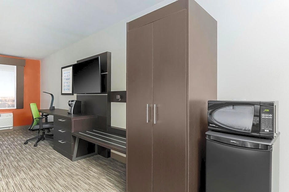 Holiday Inn Express & Suites Chicago OHare Airport, an IHG Hotel By IHG