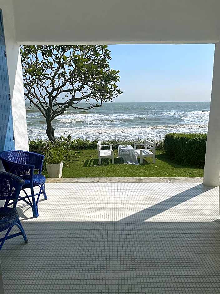 Hua Plee Lazy Beach Hotel