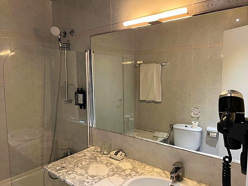 Aneto Hotel