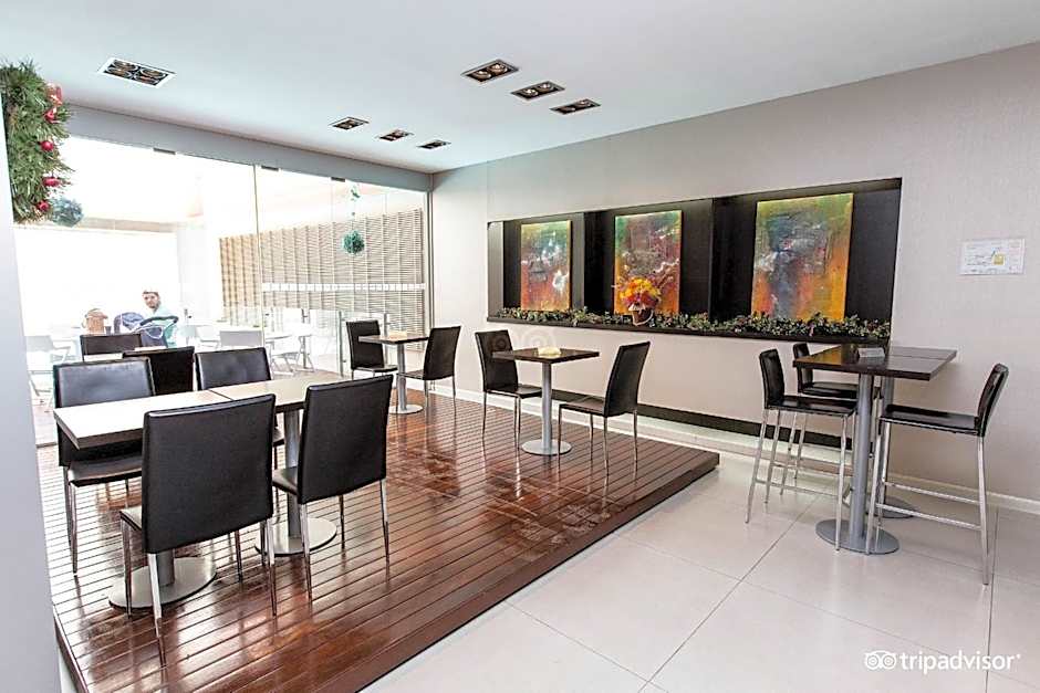 Recoleta Plaza by Ayres