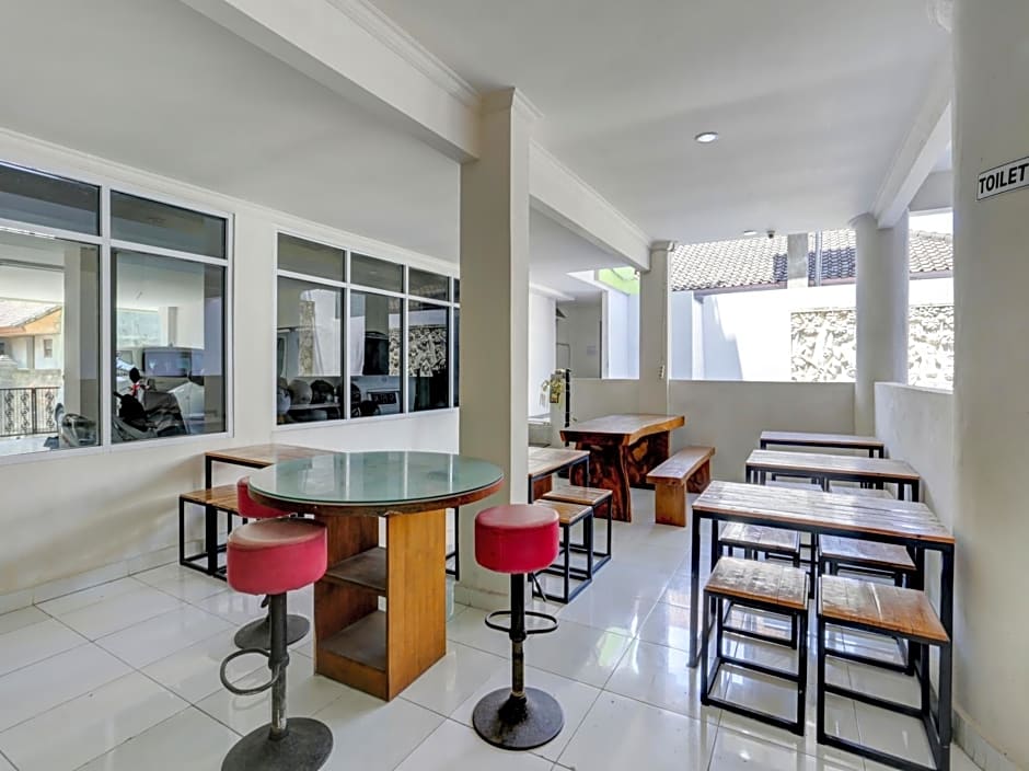 OYO 3950 The Ratna Hotel