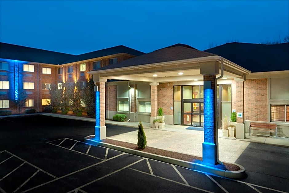 Holiday Inn Express & Suites Smithfield - Providence