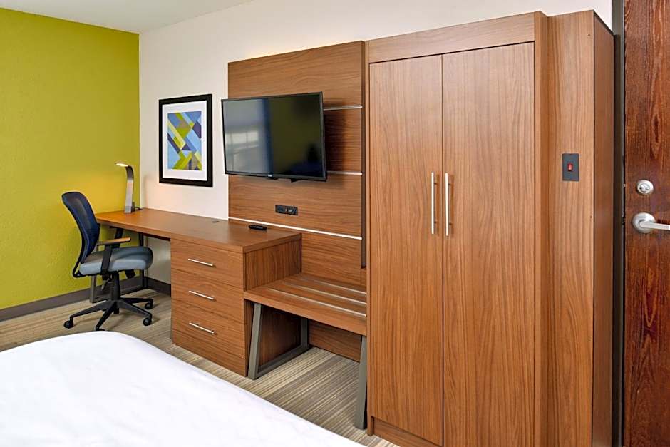 Holiday Inn Express Hotel & Suites North Kansas City By IHG