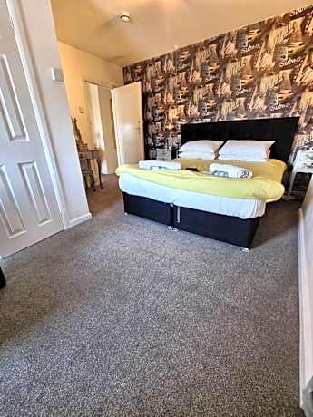 Double or Twin Room with Private Bathroom