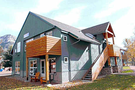 Waterton Lakes Lodge Resort