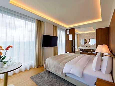 Grand King Suite