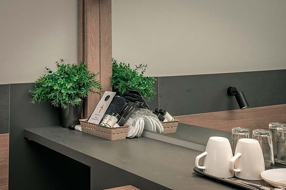 Elizabeth Queen Luxury Rooms