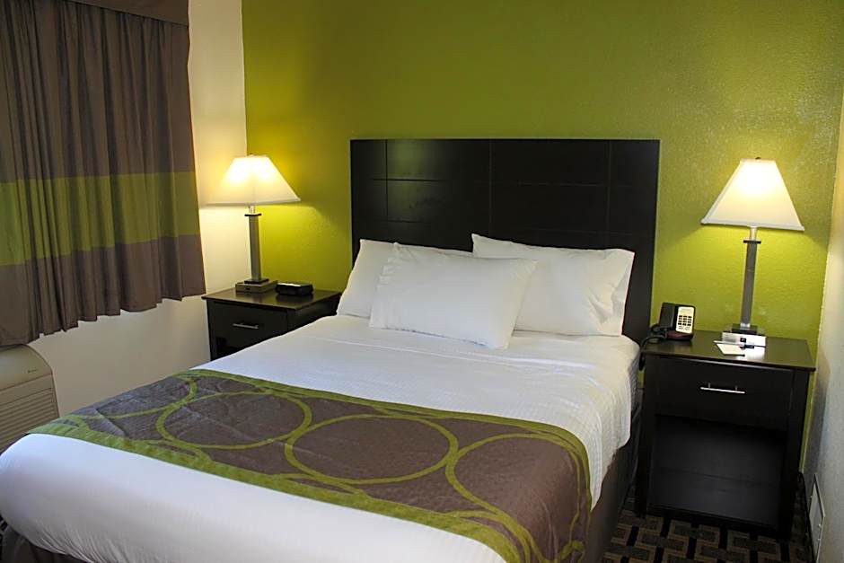 AmericInn by Wyndham West Burlington