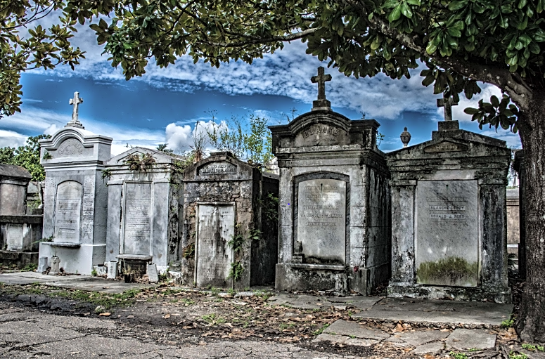 Prytania Oaks Hotel