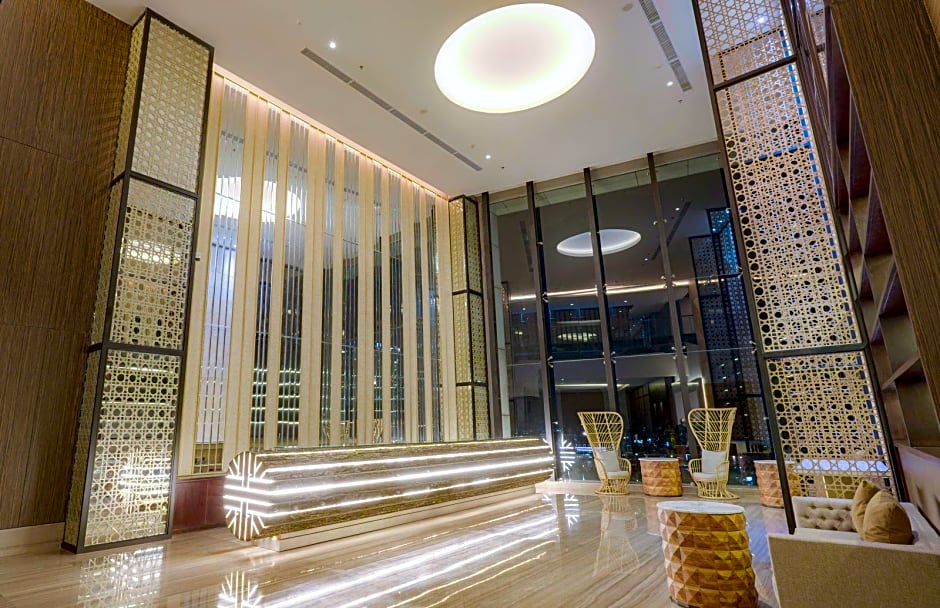 Whiz Luxe Hotel Spazio Surabaya