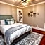 Historic Home Family Friendly Close to Seawall