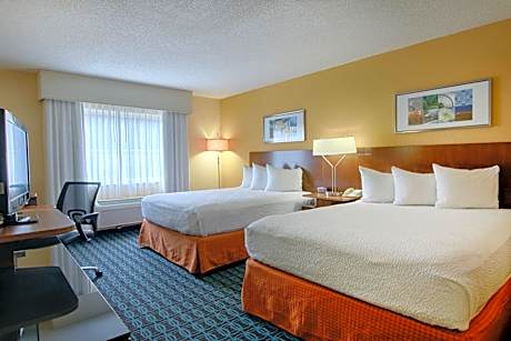 Queen Room with Two Queen Beds and Adapted Tub - Mobility and Hearing Accessible