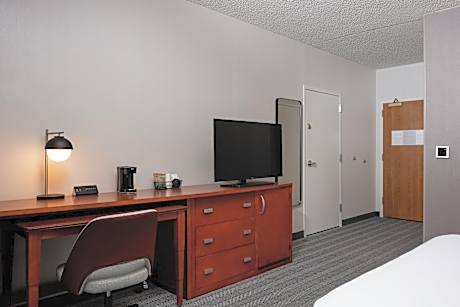 Queen Room with Two Queen Beds and Roll-in Shower - Mobility and Hearing Accessible