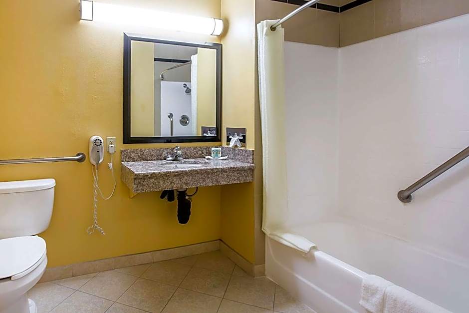 Quality Inn & Suites Bell Gardens-Los Angeles