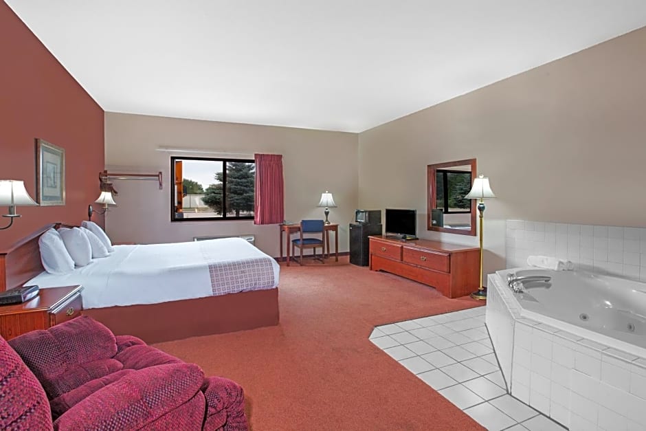 Super 8 by Wyndham Mason City