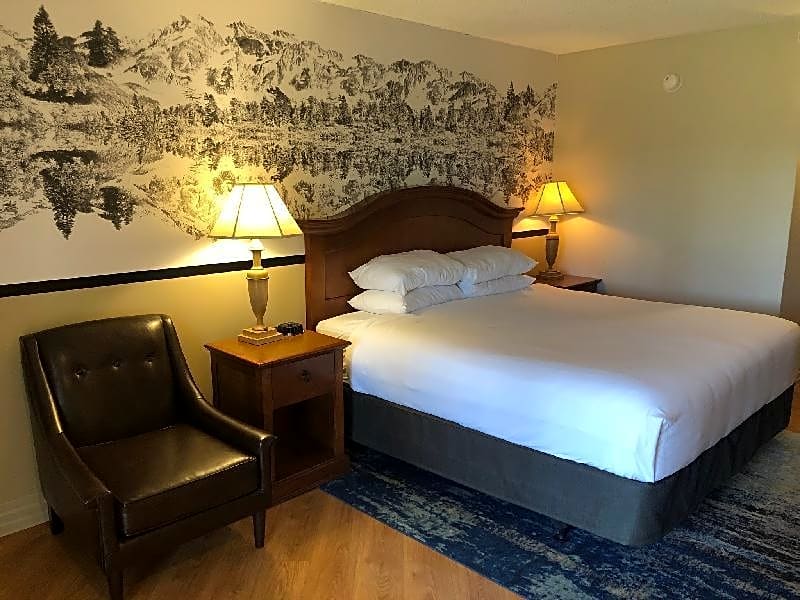 Olympia Hotel at Capitol Lake