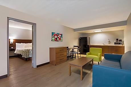 HomeTowne Studios by Red Roof Vero Beach - I-95