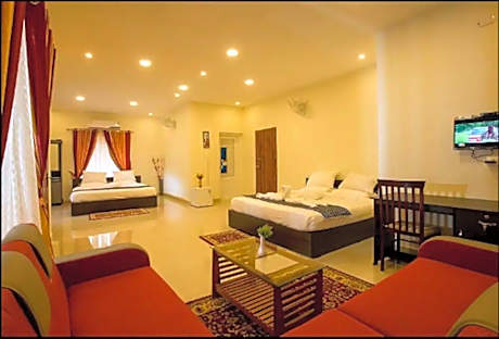 Deluxe King Suite with Balcony