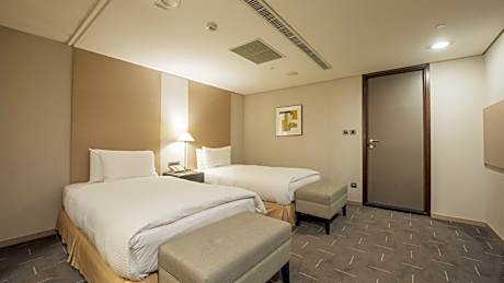 Windowless - Standard Twin