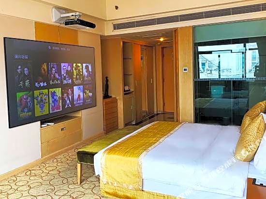 Kolam Gloria Plaza Hotel