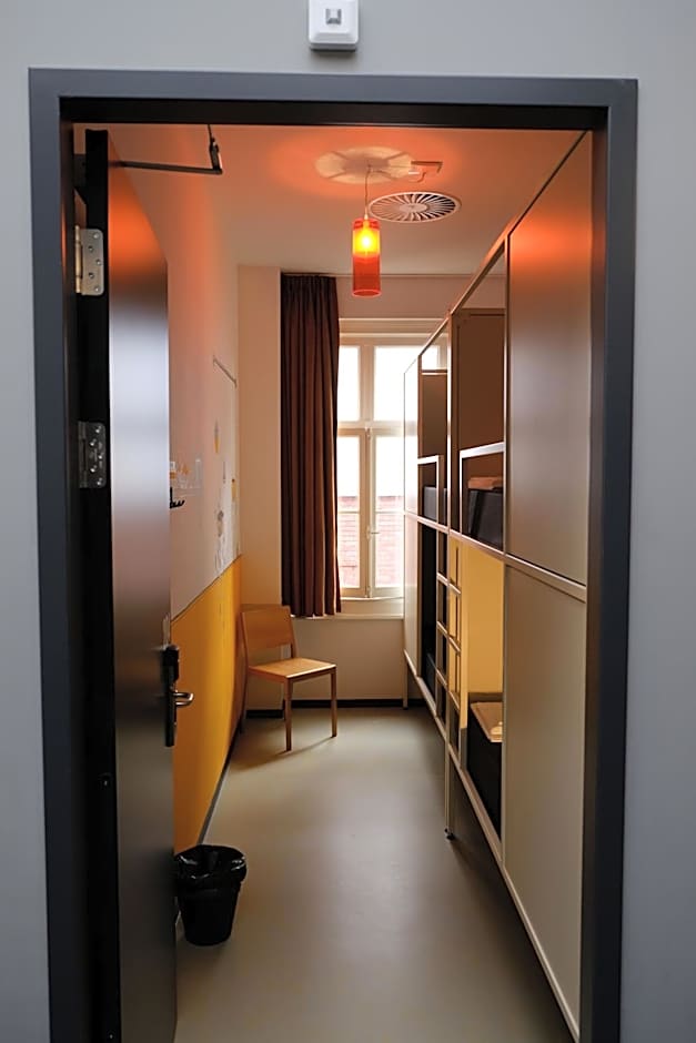 Hostel & Bar De Basis