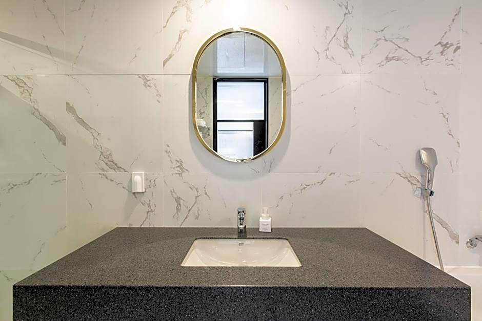 Brown Dot Gijang Yeonhwari