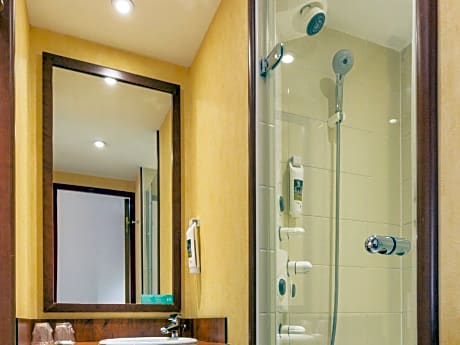 Standard Room with 2 single beds and Sofa