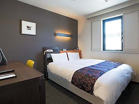 Standard Queen Non-Smoking