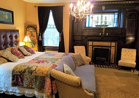 The Rodgers (Deluxe / 2nd Floor Vandiver Mansion)