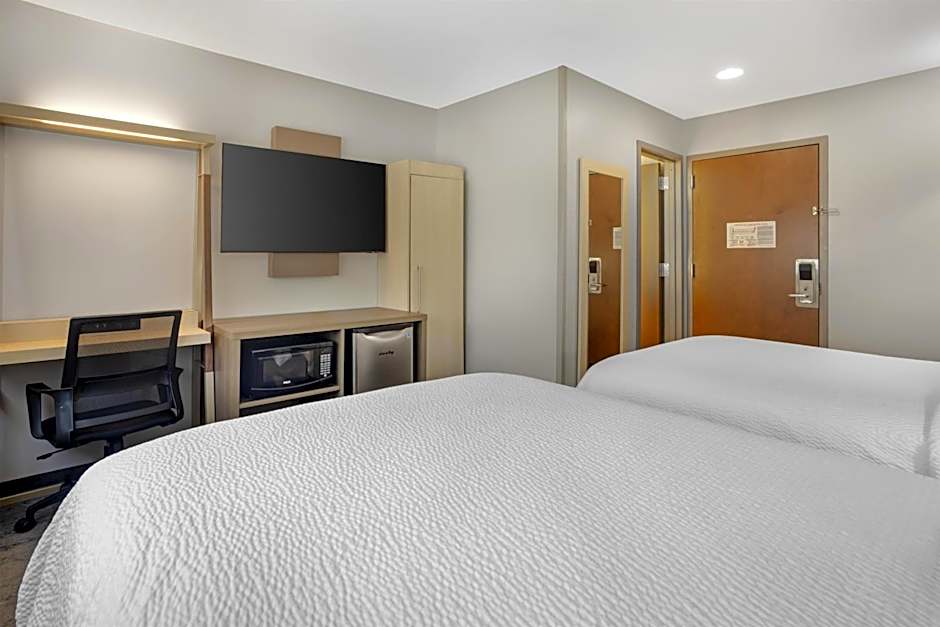 Best Western Roslyn-Long Island Hotel